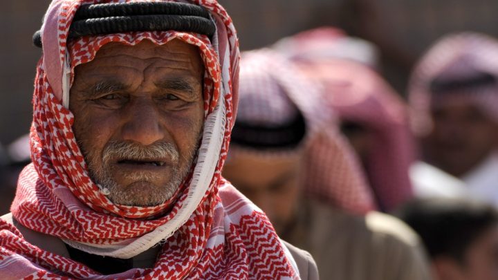 homme palestinien portant le Keffieh vêtement traditionnel Palestine