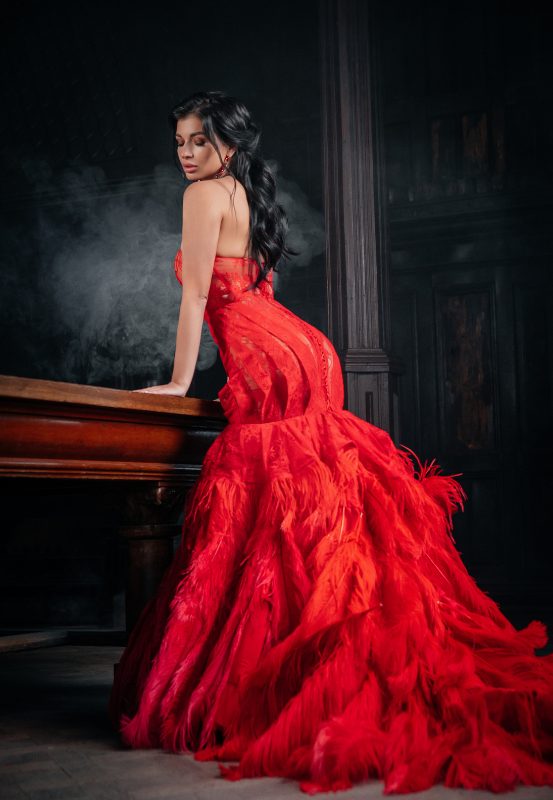 femme robe vintage rouge